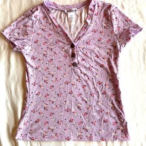Lovely bubbly light lavender with floral print short sleeve top